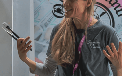 Episode 25: The Signature Canvas: A Wedding Artwork Your Guests Help Create (with Penny Nanton)